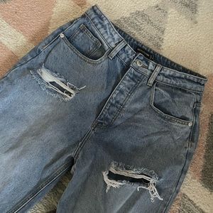 PrettyLittleThing Distressed Boyfriend Jeans